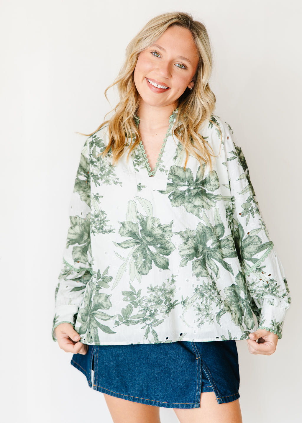 Bailee Floral Eyelet Top