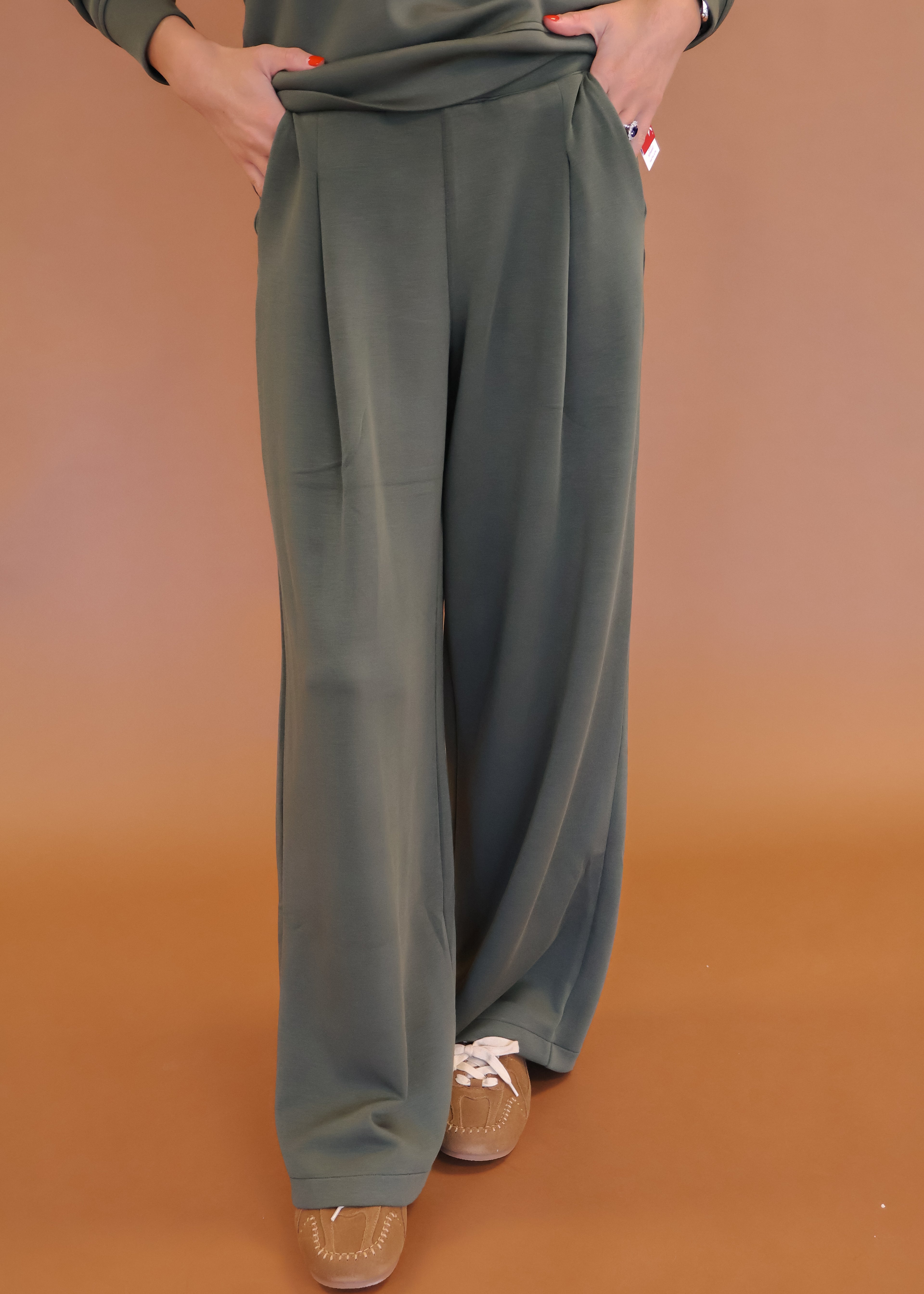 Airessentials Pleated Wide Leg Pant