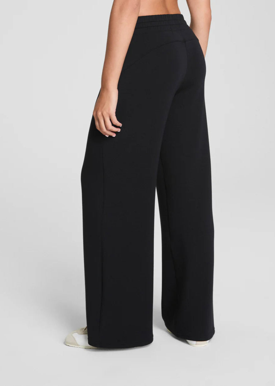AirEssentials Wide Leg Pant