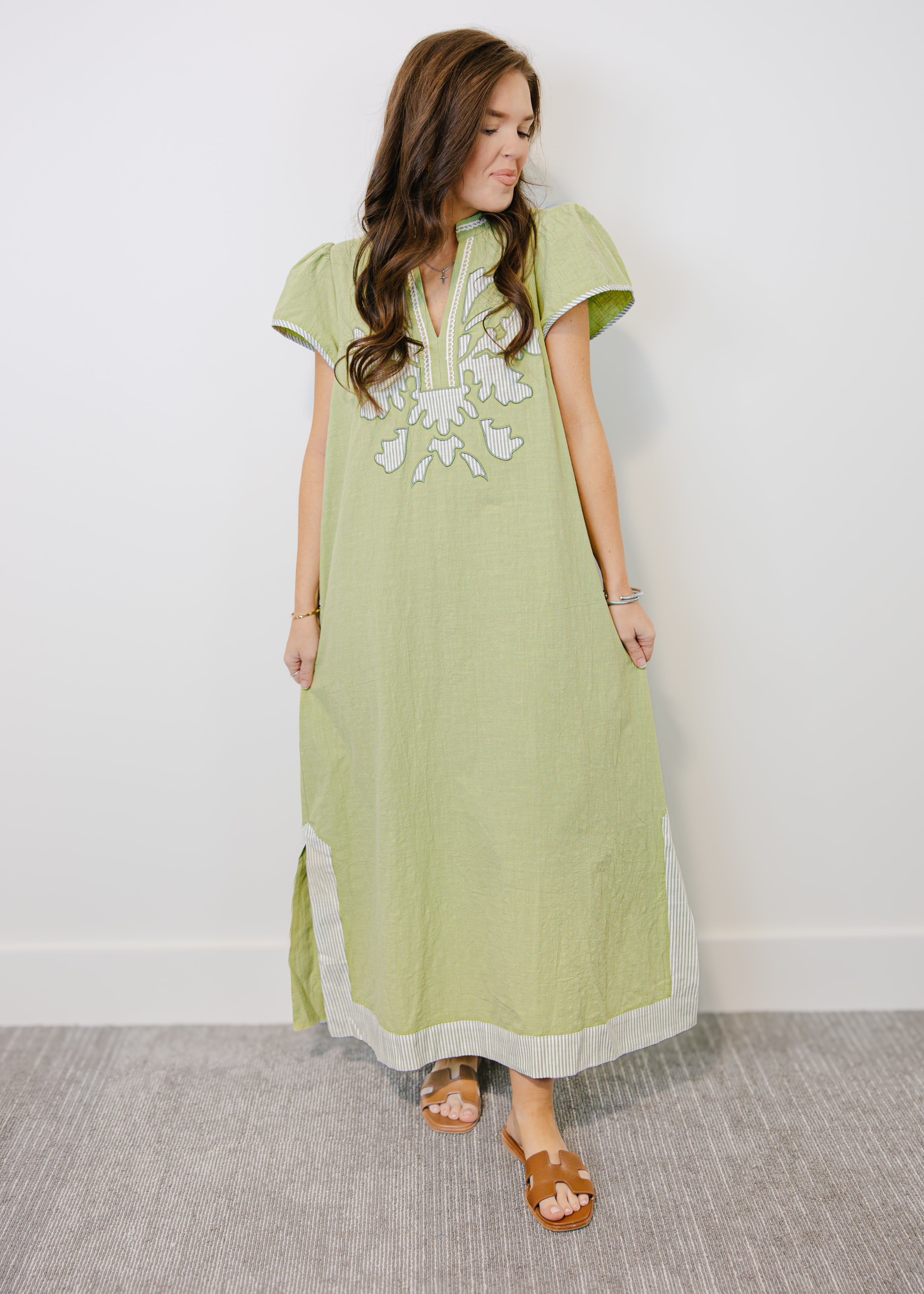 Celeste Embroidered Midi Dress Mauve / M Celeste Embroidered Midi Dress Mauve / M